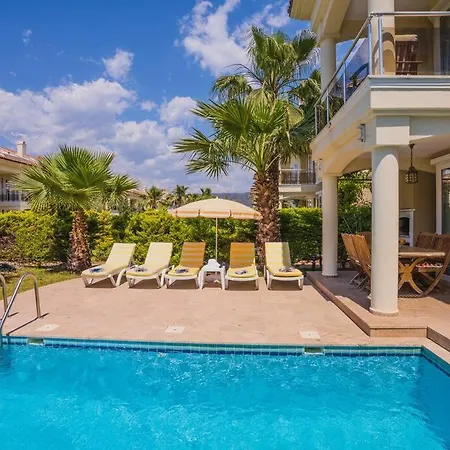 çalış'ta Denize Sıfır 10 Kişilik Starfish 3 Villa *